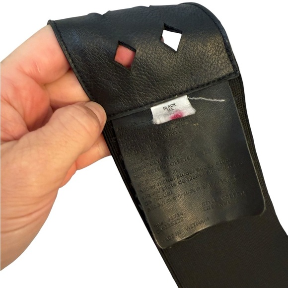 Armani Exchange Black and Gold Geometric Belt - Picture 8 of 8